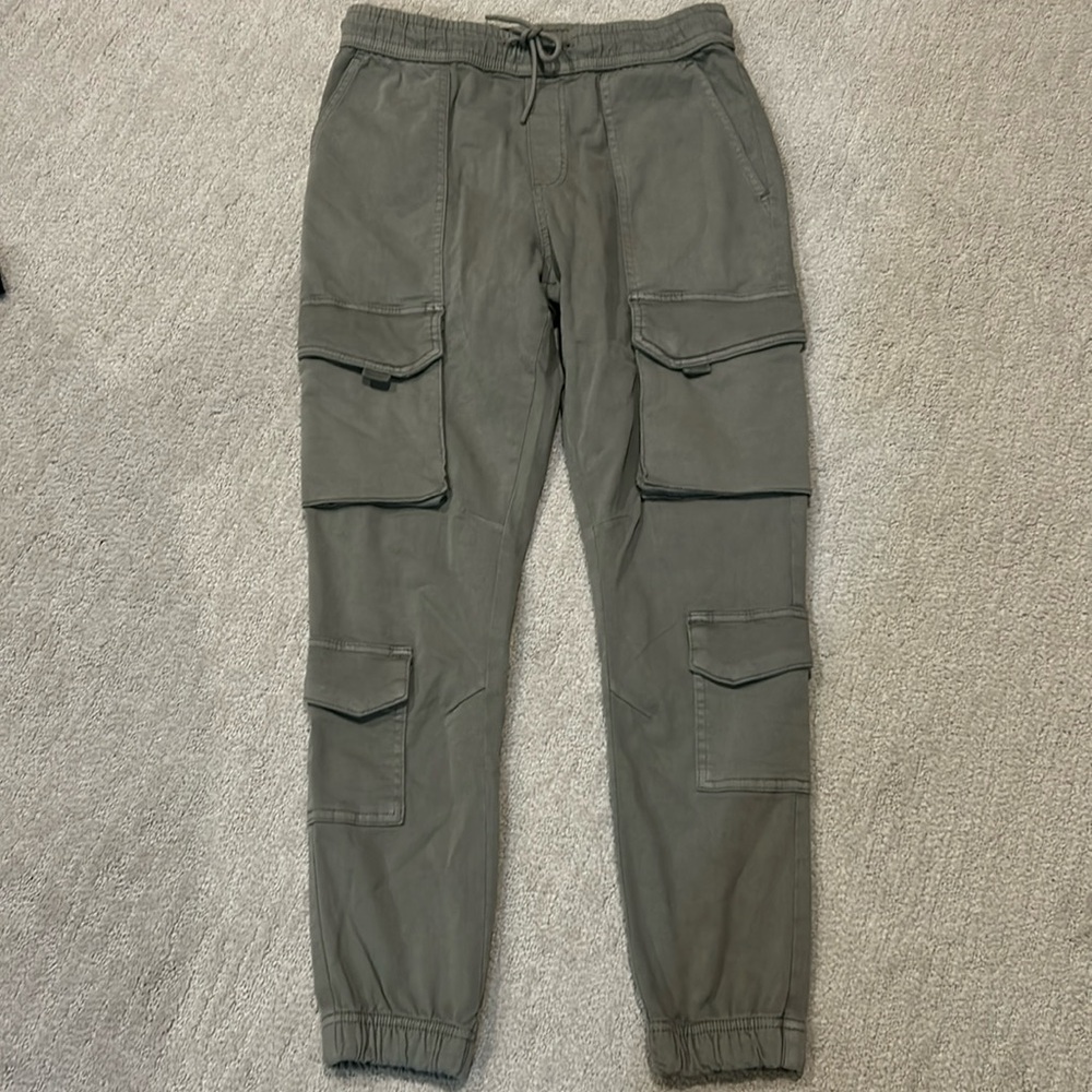Men’s new slim cargos with banded hem Sz. M